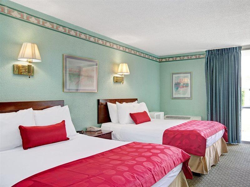 Ramada By Wyndham Parsippany Otel Dış mekan fotoğraf