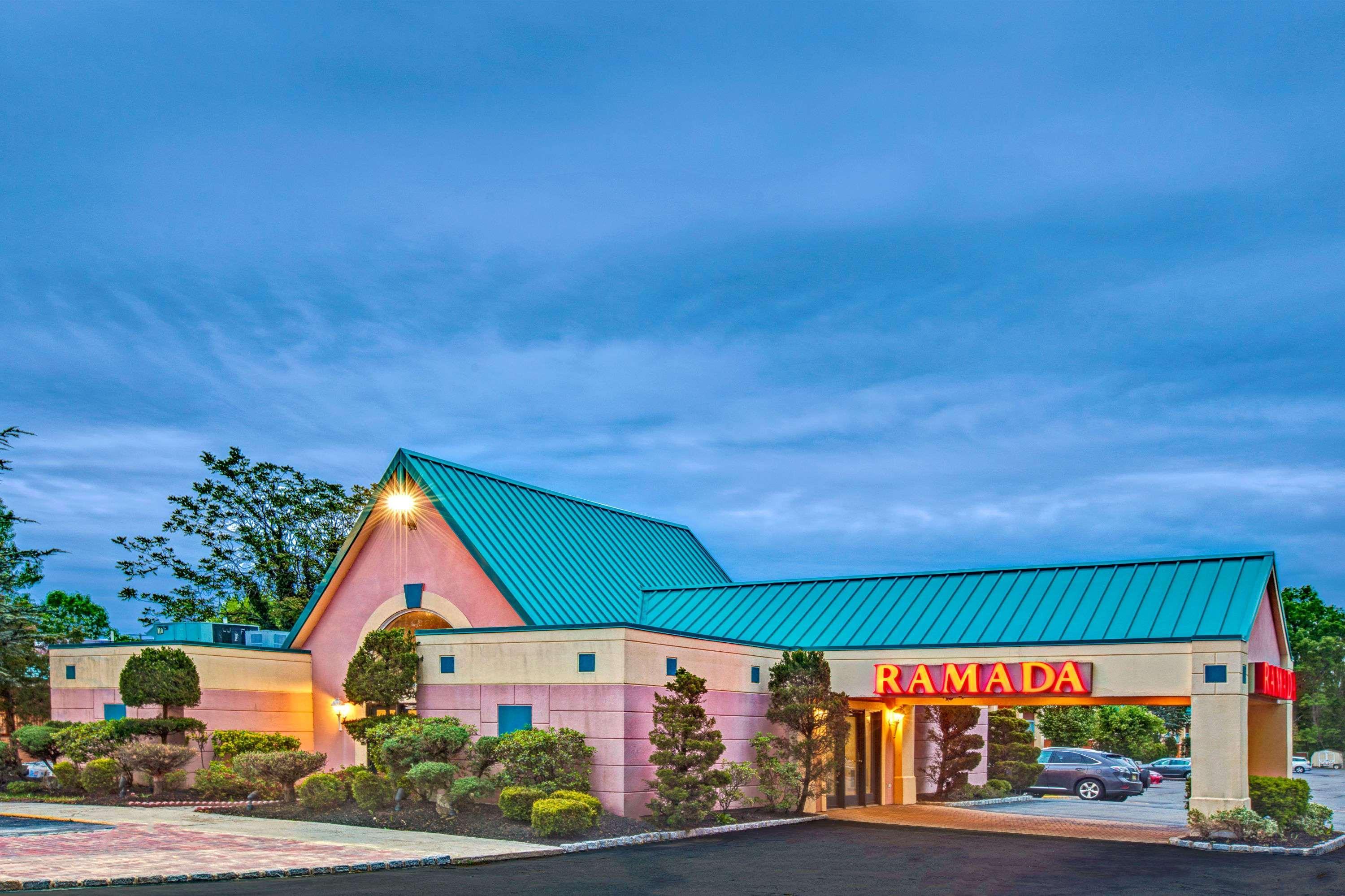 Ramada By Wyndham Parsippany Otel Dış mekan fotoğraf