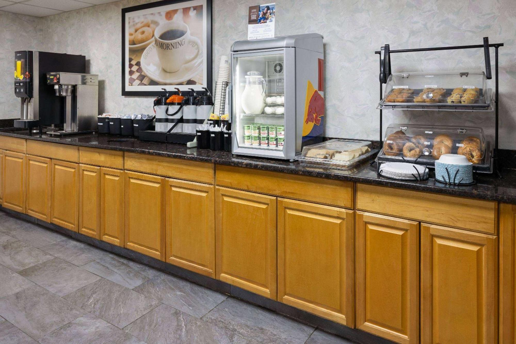 Ramada By Wyndham Parsippany Otel Dış mekan fotoğraf