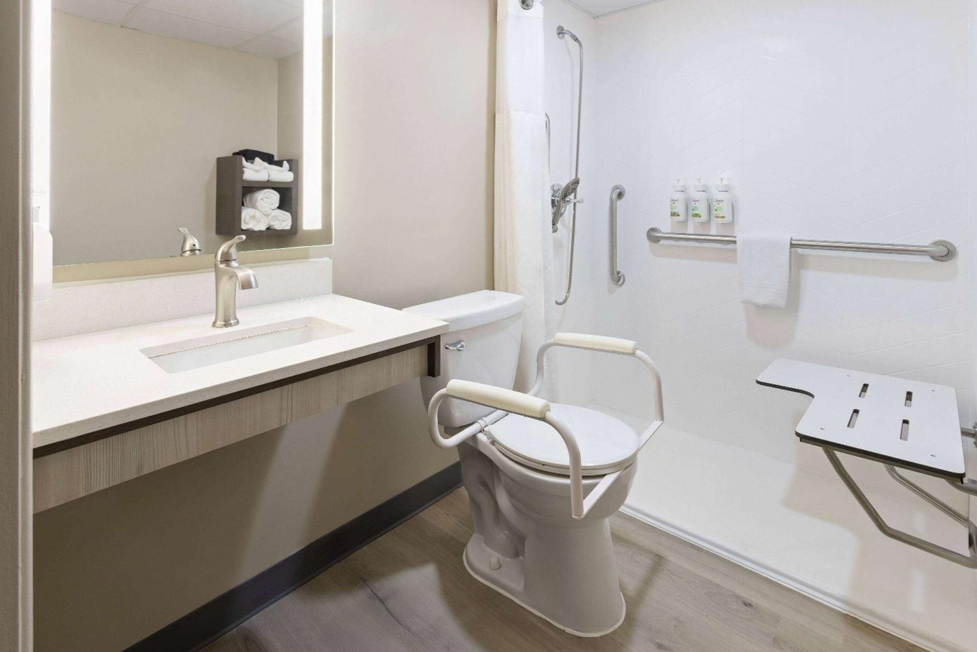 Ramada By Wyndham Parsippany Otel Dış mekan fotoğraf