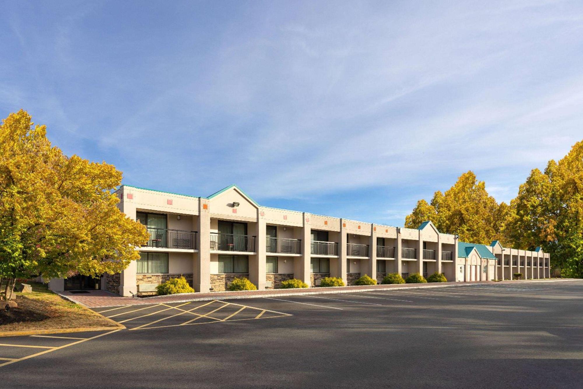 Ramada By Wyndham Parsippany Otel Dış mekan fotoğraf